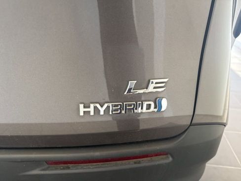 Certified 2023 Toyota Sienna LE image 7