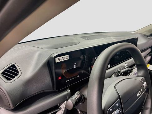 New 2026 Kia K4 FWD image 9