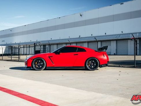 Used 2020 Nissan GT-R Premium w/ Premium Interior Package image 44