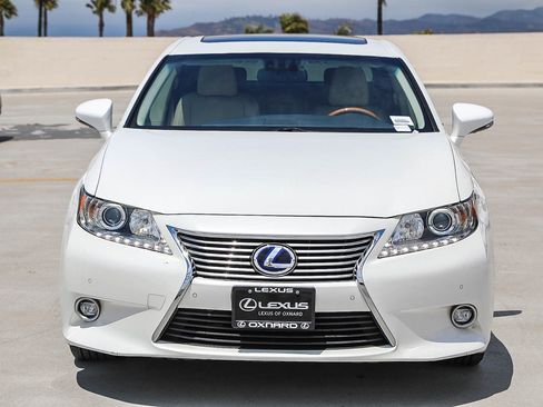 Used 2014 Lexus ES 300h w/ Luxury Package w/Bamboo Trim FWD image 2