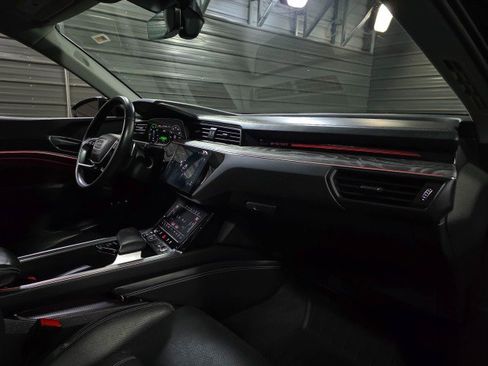 Used 2021 Audi e-tron Prestige w/ Prestige Package AWD/4WD image 12