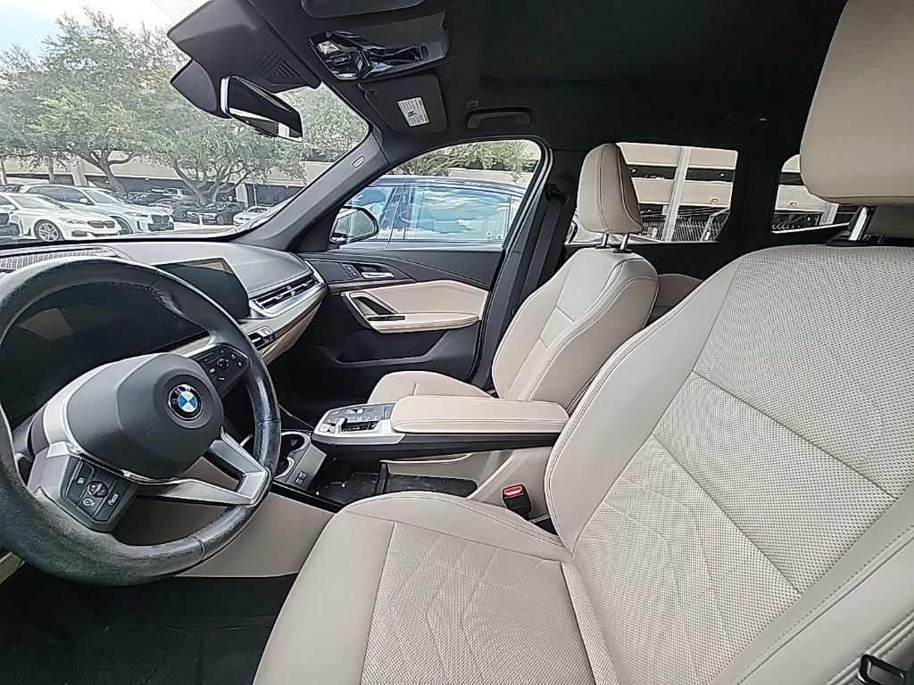 Used 2023 BMW X1 xDrive28i w/ Convenience Package AWD/4WD image 3