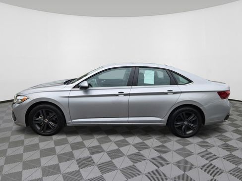 Certified 2024 Volkswagen Jetta SE w/ Black Wheel Package FWD image 5