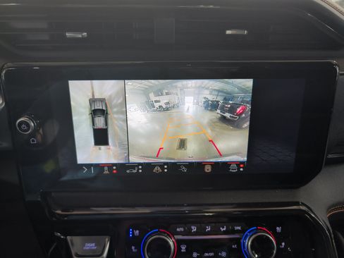 Used 2025 GMC Sierra 2500 AT4 w/ AT4 Premium Plus Package AWD/4WD image 15