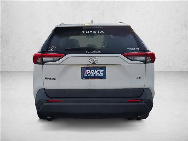 Used 2020 Toyota RAV4 LE FWD image 6