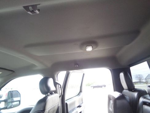 Used 2017 Ford F250 Lariat w/ Chrome Package image 65