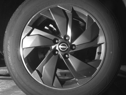 Used 2025 Nissan Rogue SV FWD image 18