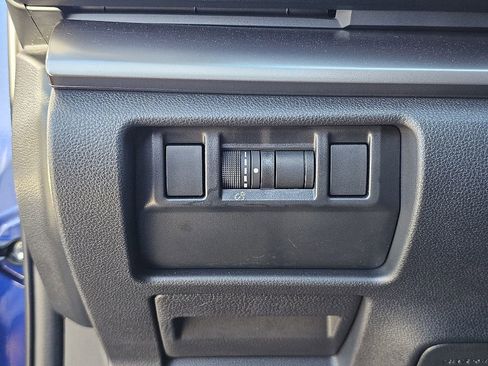 Certified 2025 Subaru Impreza 2.0i image 25