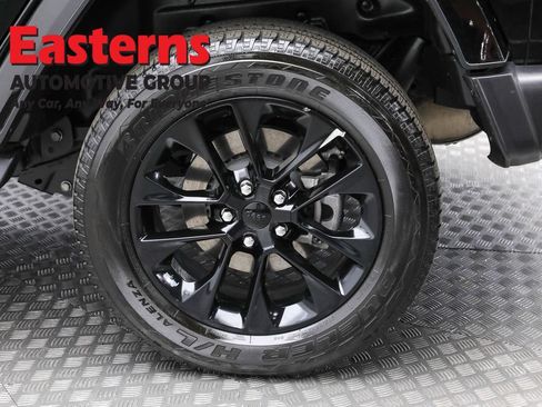 Used 2021 Jeep Wrangler Unlimited Sahara w/ Cold Weather Group AWD/4WD image 8
