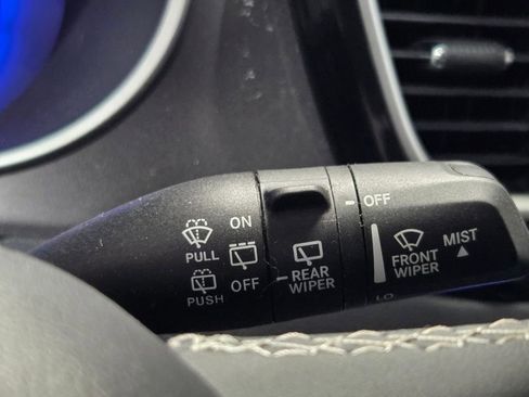 Used 2023 Chrysler Pacifica Touring-L image 23