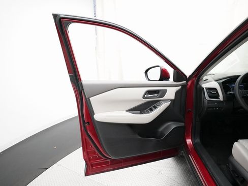 Certified 2024 Nissan Rogue SV image 28