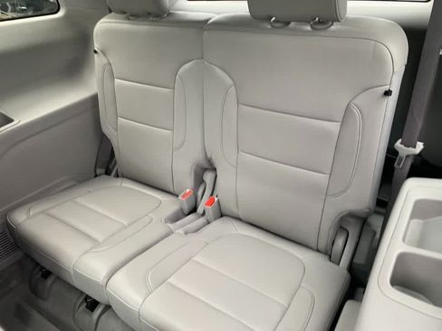 Certified 2023 GMC Acadia SLT w/ Technology Package AWD/4WD image 21