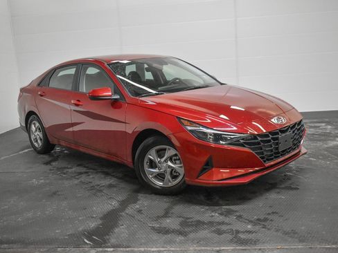 Used 2023 Hyundai Elantra SE w/ Preferred Accessory Package image 1