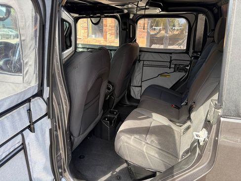 Used 2023 Jeep Gladiator Sport AWD/4WD image 5