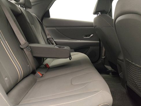 Used 2025 Hyundai Elantra SEL FWD image 19
