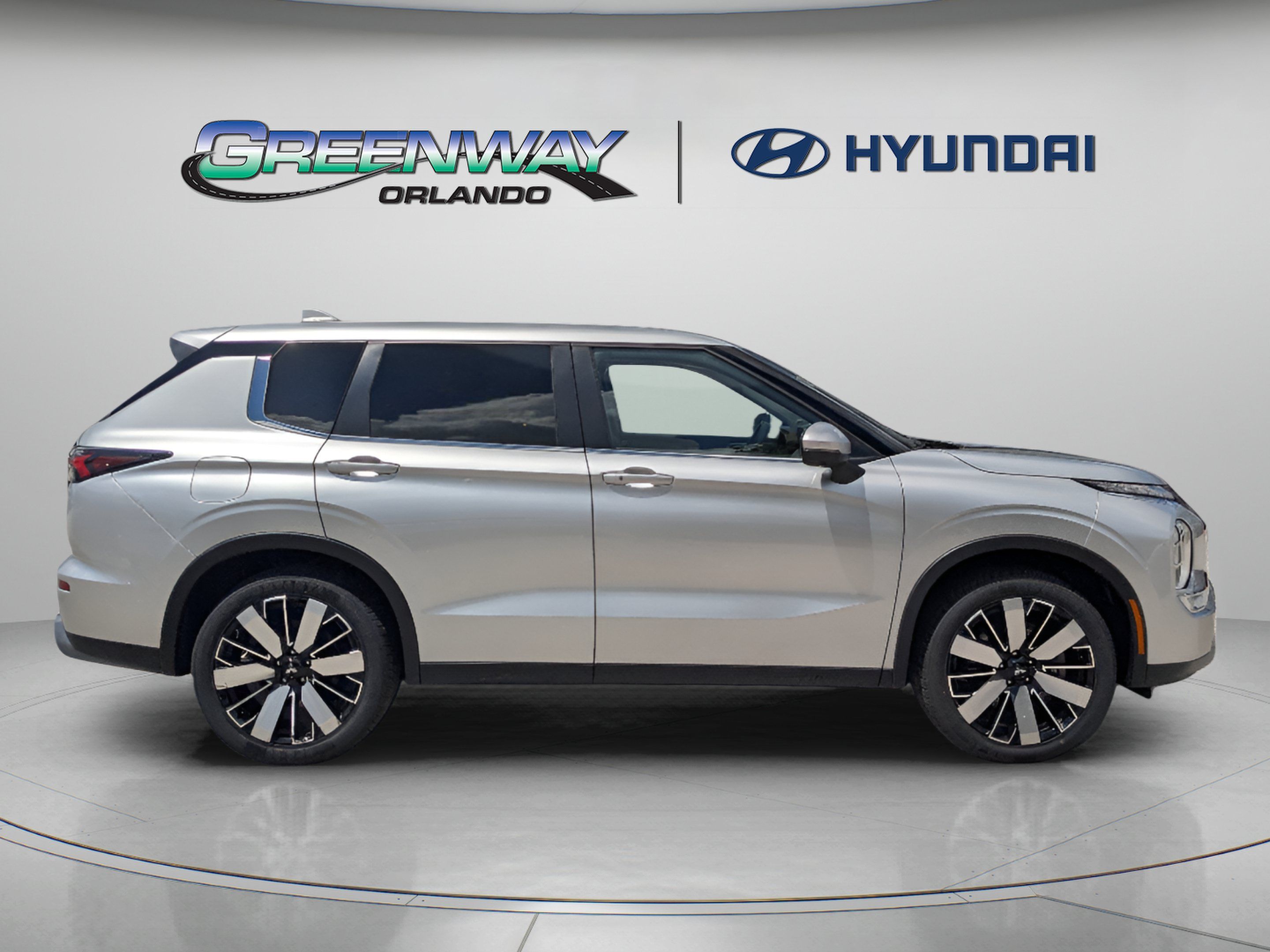 Used 2025 Mitsubishi Outlander SE FWD image 8