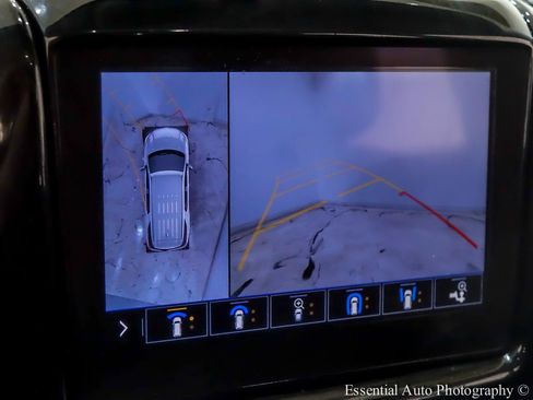 Used 2021 Chevrolet Traverse Premier AWD/4WD image 25