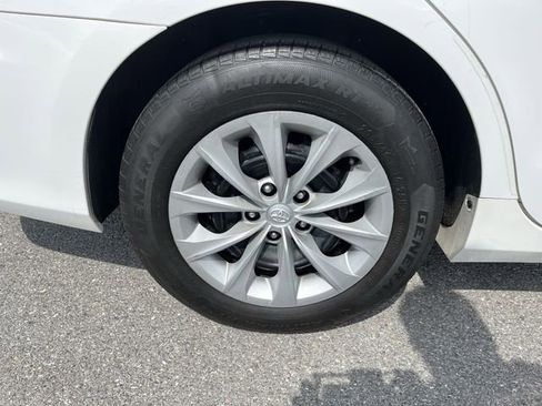 Used 2016 Toyota Camry LE FWD image 19