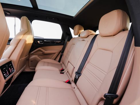 Certified 2023 Porsche Cayenne image 26