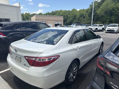 Used 2015 Toyota Camry XLE w/ Moonroof Package FWD image 6