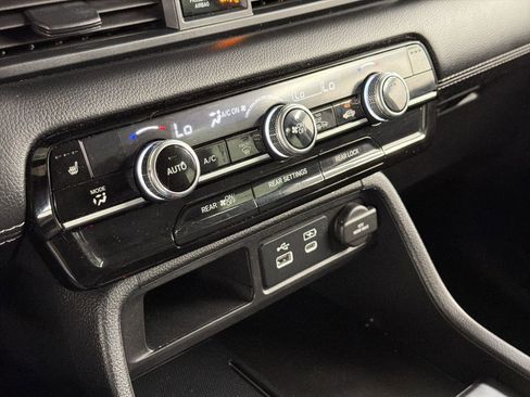 Certified 2023 Honda Pilot Touring image 19