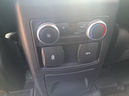 Used 2022 Ford Explorer XLT w/ Equipment Group 202A AWD/4WD image 27