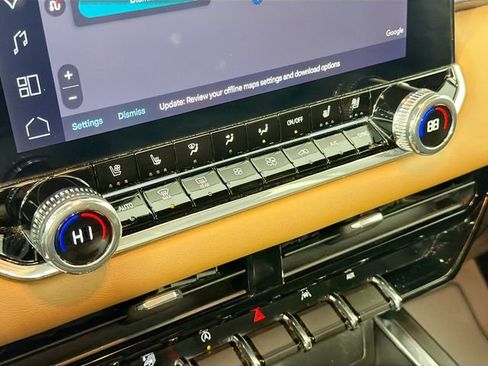 Used 2024 GMC Canyon AT4 w/ AT4 Premium Package image 16