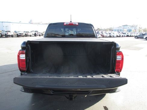 Used 2024 GMC Canyon Denali image 8