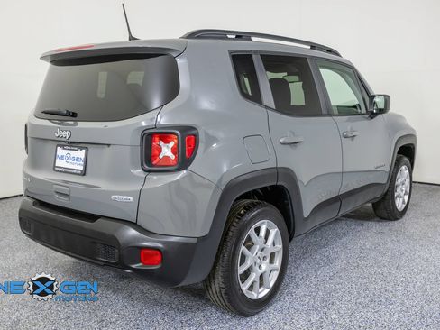 Used 2022 Jeep Renegade Latitude w/ Convenience Group AWD/4WD image 7