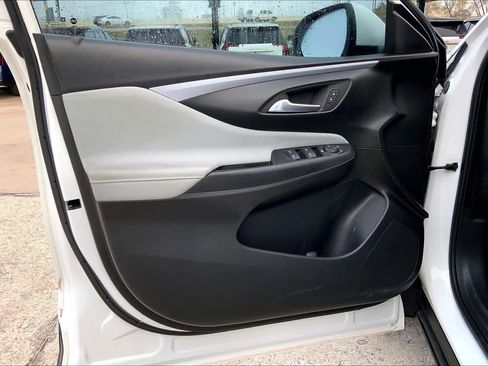 Used 2024 Buick Envista Preferred w/ Advanced Safety Package image 18