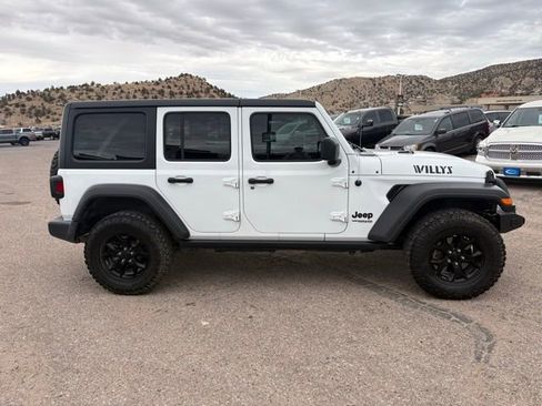 Used 2020 Jeep Wrangler Unlimited Willys image 2