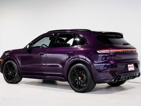 Used 2024 Porsche Cayenne S image 9