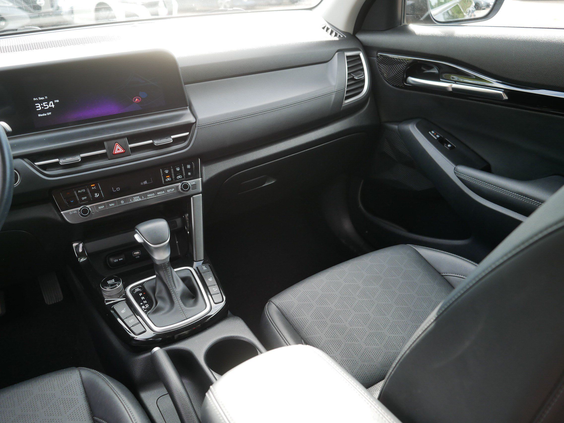 Certified 2024 Kia Seltos EX AWD/4WD image 11
