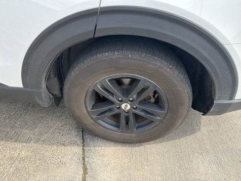 Certified 2020 Ford Explorer XLT image 19