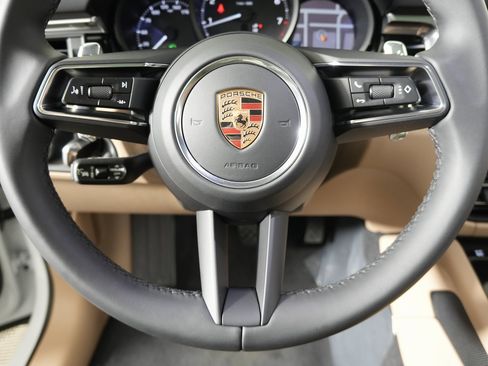 New 2026 Porsche Macan image 21