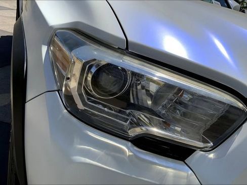 Used 2019 Toyota Tacoma TRD Off-Road image 28