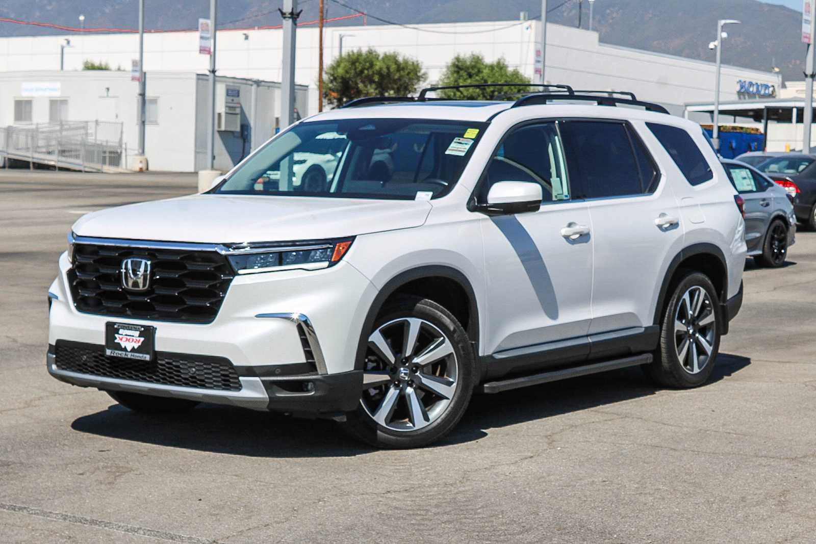 Certified 2024 Honda Pilot Touring image 1