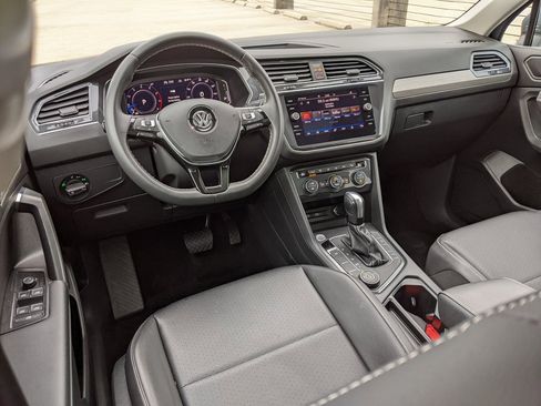 Certified 2021 Volkswagen Tiguan SE image 12