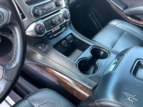 Used 2019 Chevrolet Suburban LT image 17