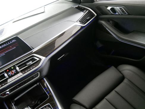 Used 2020 BMW X5 xDrive40i w/ Parking Assistance Package image 11