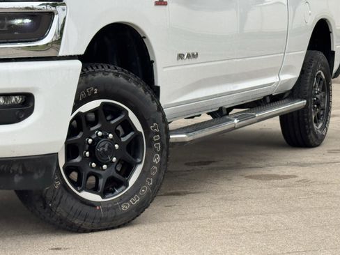 Used 2025 RAM 2500 Laramie AWD/4WD image 12