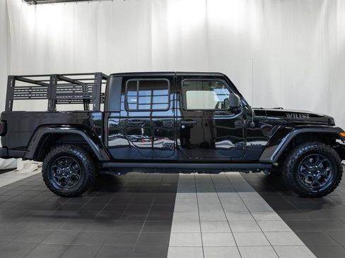Used 2023 Jeep Gladiator Sport AWD/4WD image 3