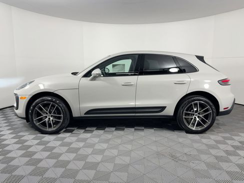 Certified 2026 Porsche Macan AWD/4WD image 2
