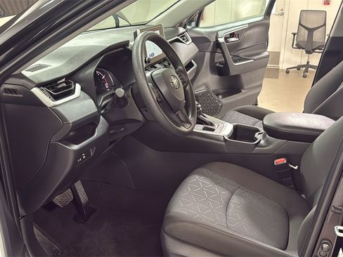 Used 2025 Toyota RAV4 XLE image 12