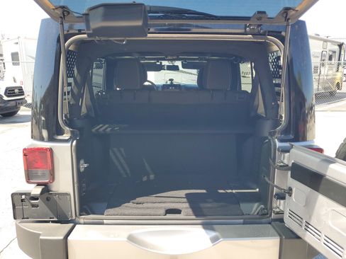 Used 2018 Jeep Wrangler Unlimited Sahara w/ Connectivity Group image 6