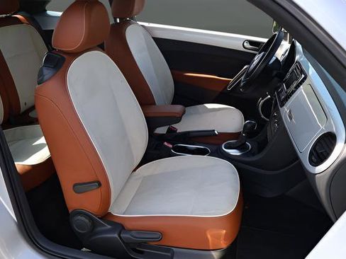 Used 2015 Volkswagen Beetle 1.8T Classic FWD image 19