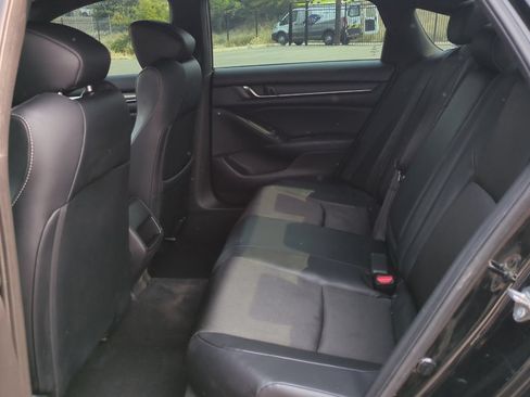 Used 2018 Honda Accord Sport image 13