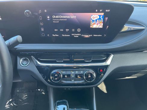 Used 2025 Buick Envista Sport Touring image 18