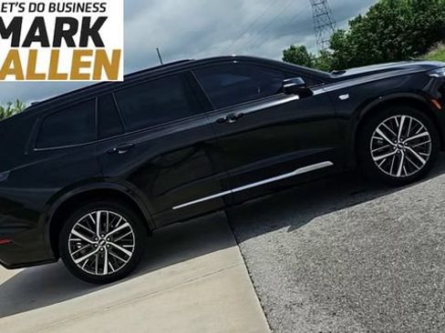 Used 2023 Cadillac XT6 Sport w/ Technology Package AWD/4WD image 9