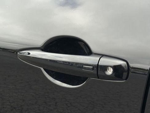 Certified 2025 Nissan Rogue SV image 33